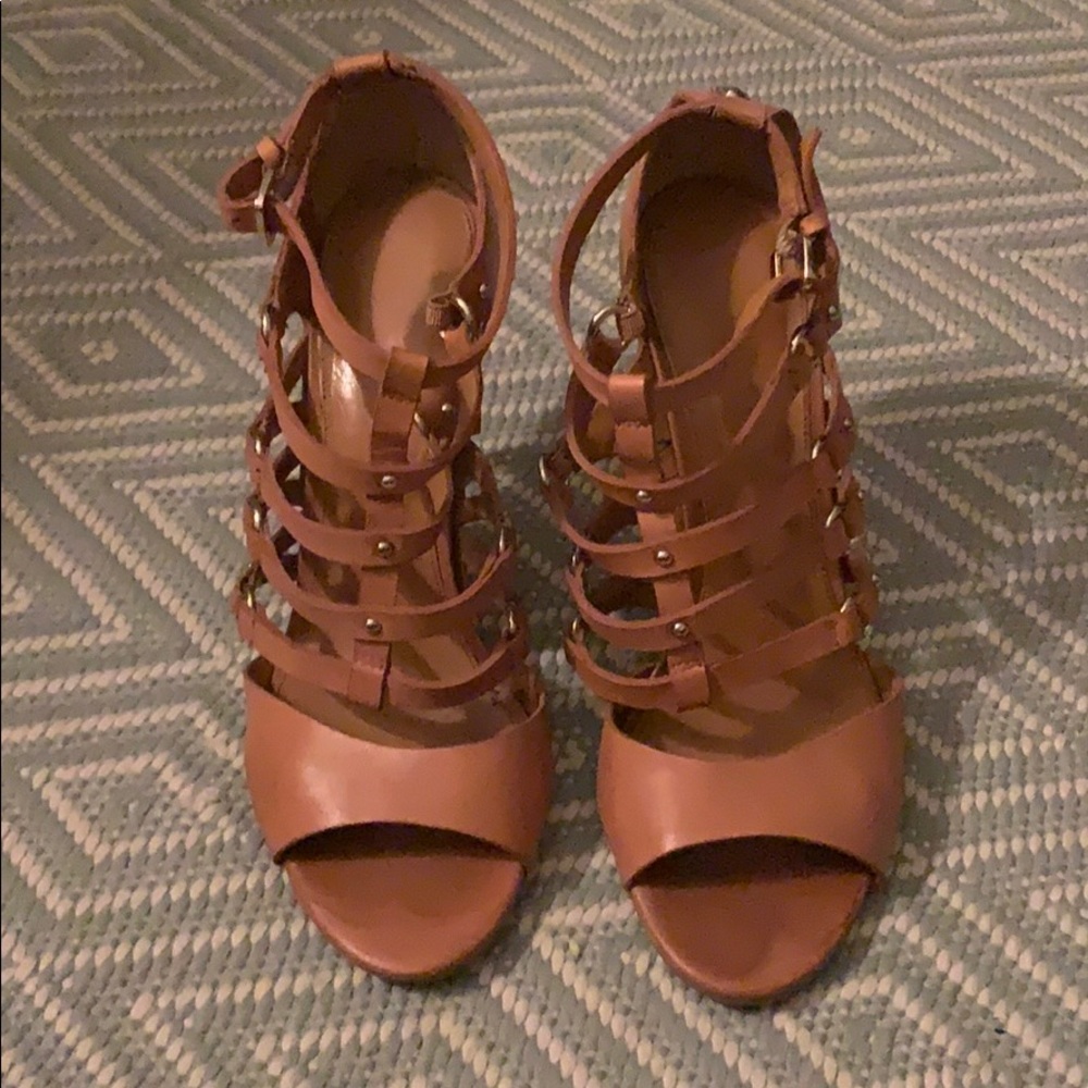 Ivanka Trump size 8M tan cage heel